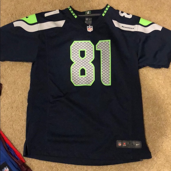 5 for 1 NFL JERSEYS SIZE LARGE. Two are stitched. - Picture 11 of 13